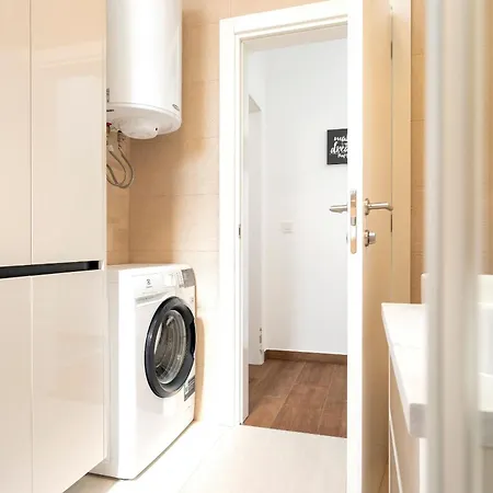 Seafront Totally Beachin With Private Pool Apartman *