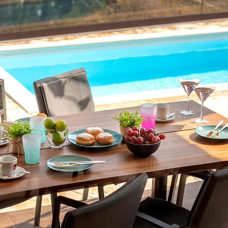 Seafront Totally Beachin With Private Pool Apartman Ivan Dolac