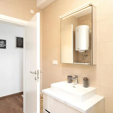 Seafront Totally Beachin With Private Pool Apartman *